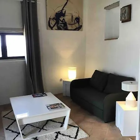 Uzes Proche,charmant Pied A Terre Avec Terrasse *