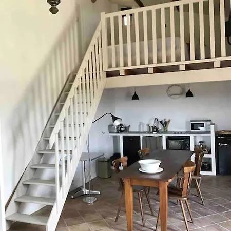 Apartment Uzes Proche,charmant Pied A Terre Avec Terrasse