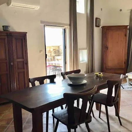 Uzes Proche,charmant Pied A Terre Avec Terrasse Apartment *
