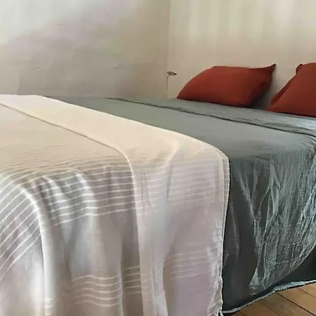 Apartment Uzes Proche,charmant Pied A Terre Avec Terrasse