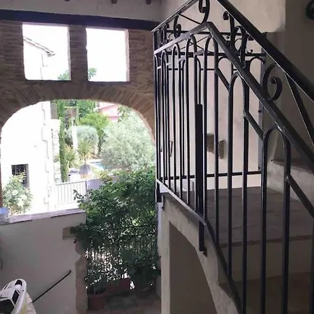Uzes Proche,charmant Pied A Terre Avec Terrasse Апартаменты