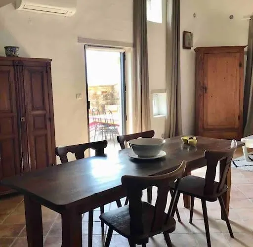 Uzes Proche,charmant Pied A Terre Avec Terrasse Апартаменты *