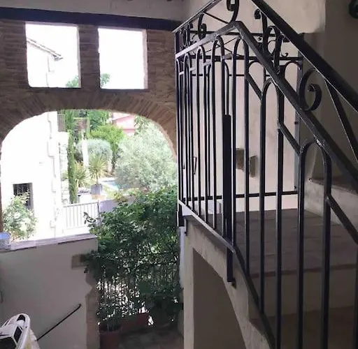 Uzes Proche,charmant Pied A Terre Avec Terrasse Апартаменты